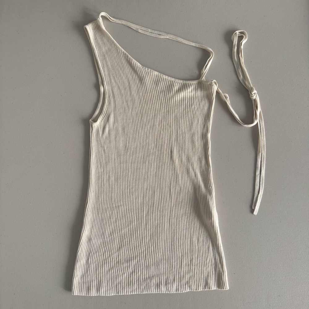 ATTIRE THE STUDIO Asymmetric 100% Silk White/Cream One Shoulder Top | Medium